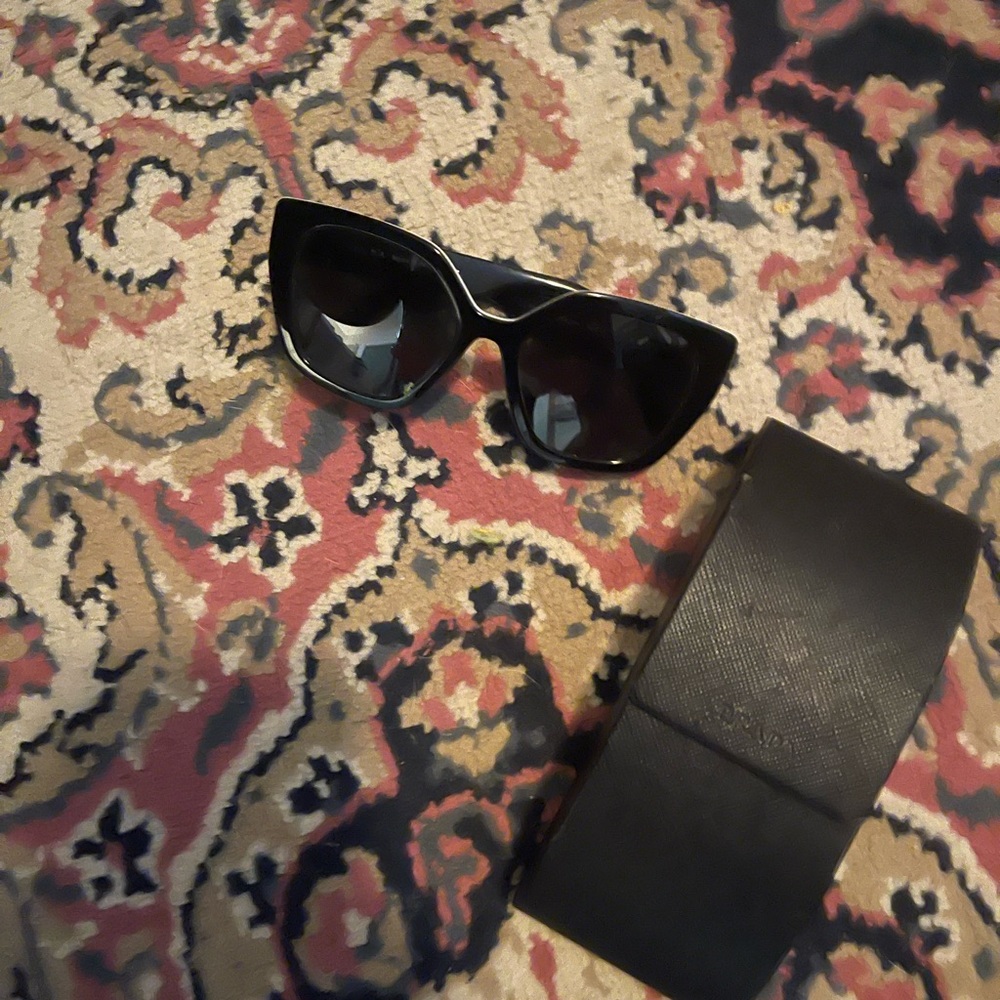 Black Cat-Eye Sunglasses with Case